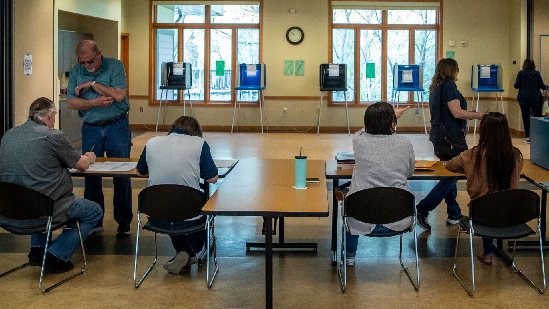 051122-owh-new-voters-pic-cm010.jpg